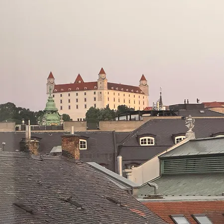 Lägenhet Castle View 3br In Old Town Bratislava