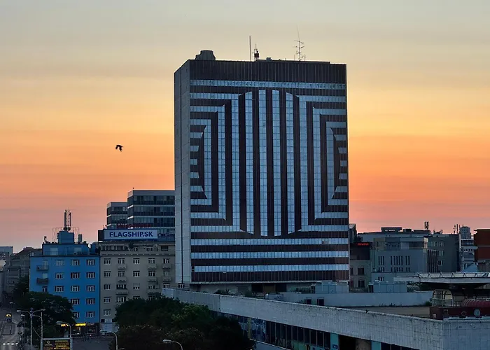 Castle View 3br In Old Town Apartament *